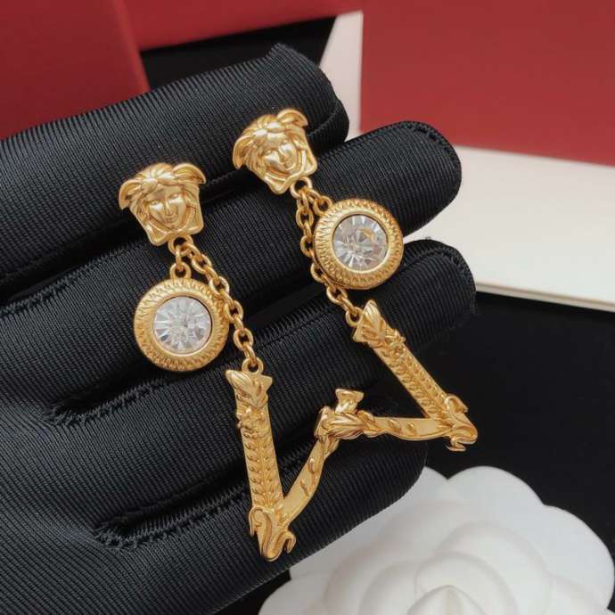 Picture of Versace Earring _SKUVersaceearring06cly9816846